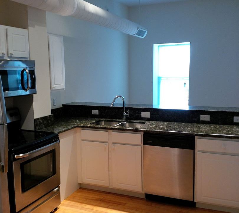 1st image of 221 Glen St APT 202