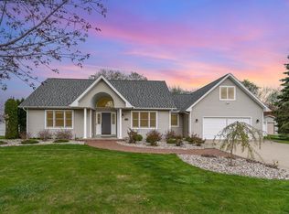 1574 Wedgewood Pl, Essexville, MI