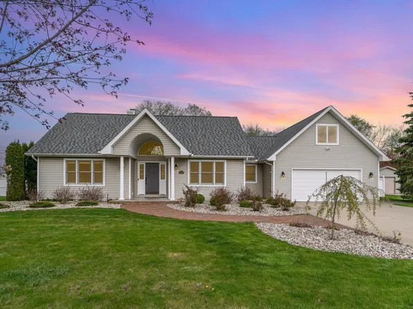 1574 Wedgewood Pl, Essexville, MI 48732