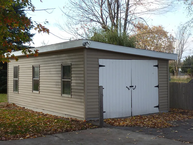 140 Willow St — Photo 3