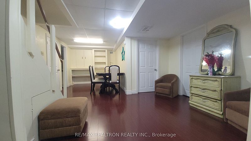Toronto House for rent - 3 Bedrooms — photo 2