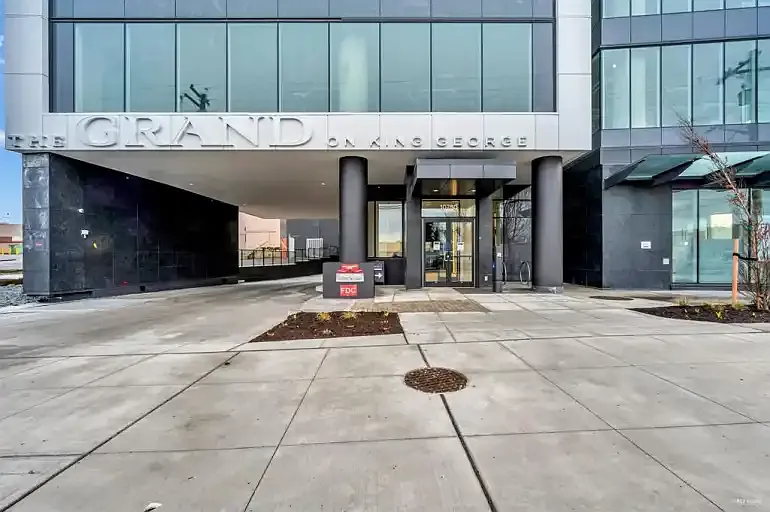 2 bed, 2.0 bath, 800 sqft, $2,300 — Photo 2