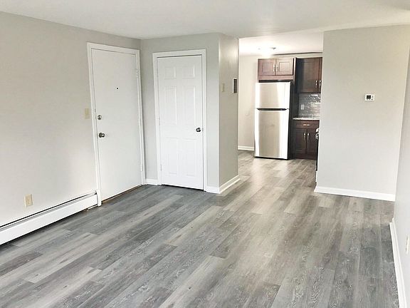 5th image of 42 Oakland Ave APT 2