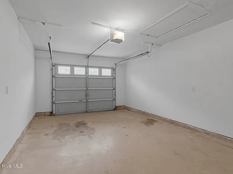 236 White Oak Blvd — Photo 19