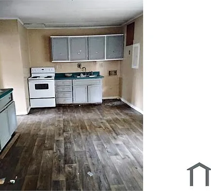 2900 Deeb Dr — Photo 3