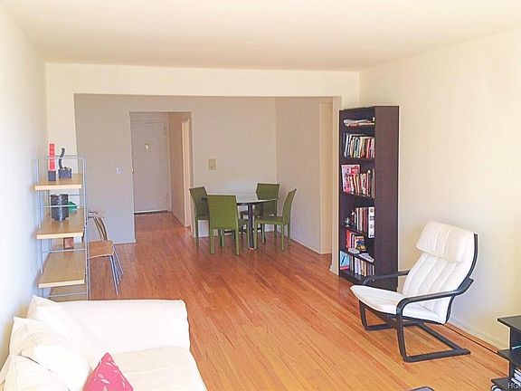 2nd image of 4 Windsor Ter APT 6B
