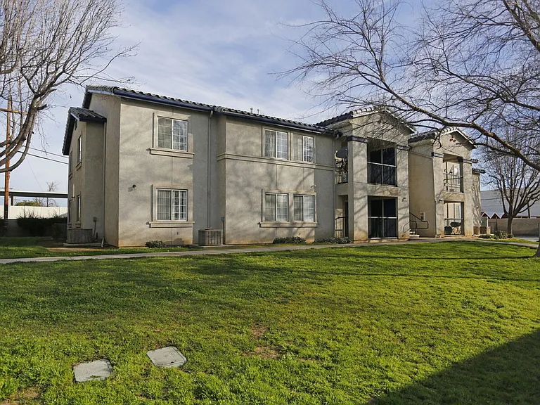 Vineyard Apartments — Photo 4