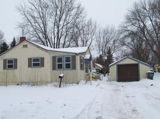 32 McLeod Ave NE, Hutchinson, MN 55350