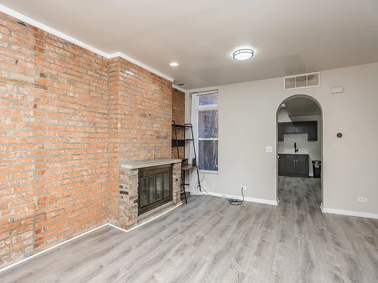 425 E 41st St #1 — Photo 8