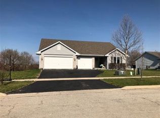 223 English Oak Ln, Poplar Grove, IL 61065