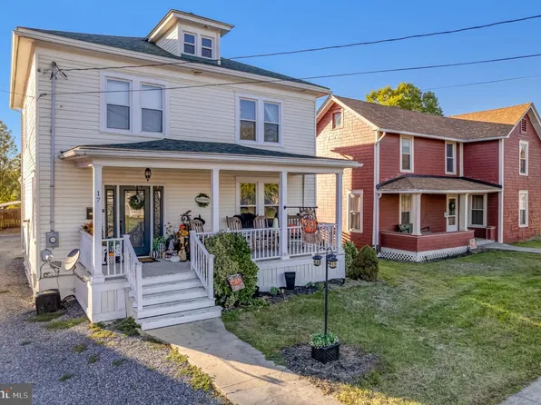 17 & 19 N Main St, Petersburg, WV 26847