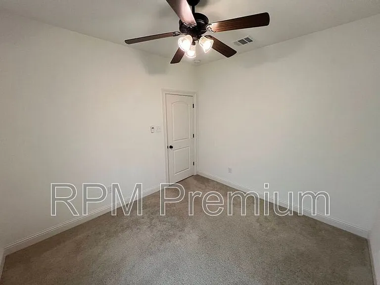 7108 Kenilworth Crossing Ave — Photo 37