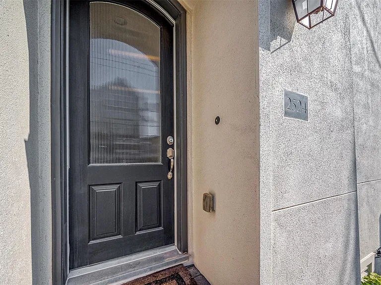 2524 Sherwin St — Photo 42
