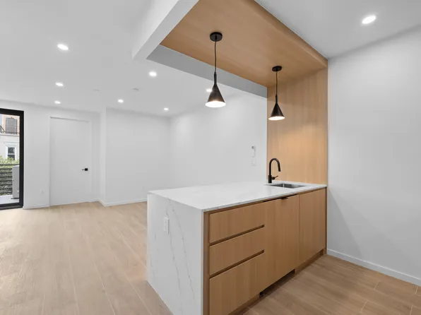 366 Harman Street image 5 of 20