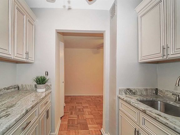 5th image of 1 Birchwood Ct APT 1B