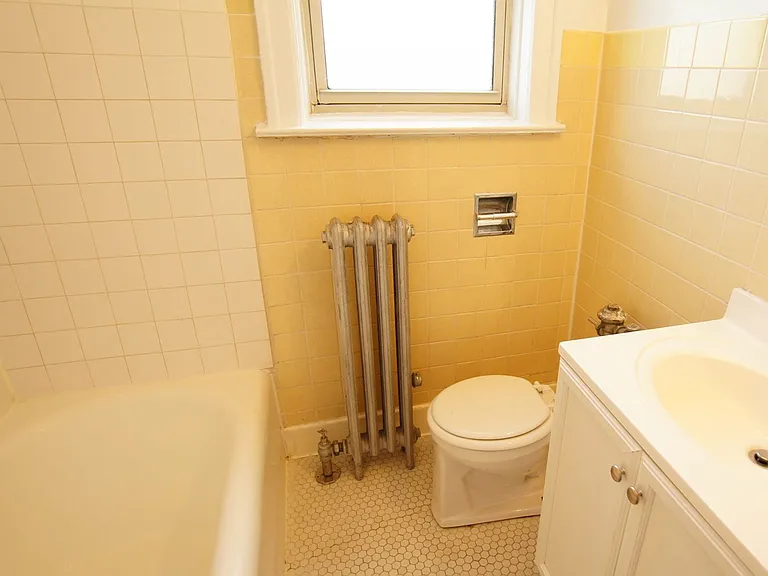 2534 N Sawyer Ave #209 — Photo 3