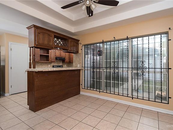 4th image of 305 Amber Dr