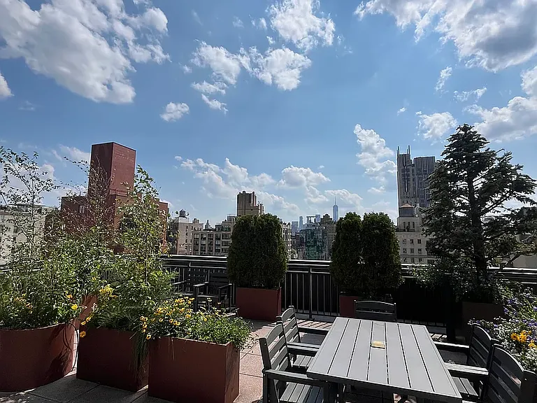 201 W 21st St #6H — Photo 9