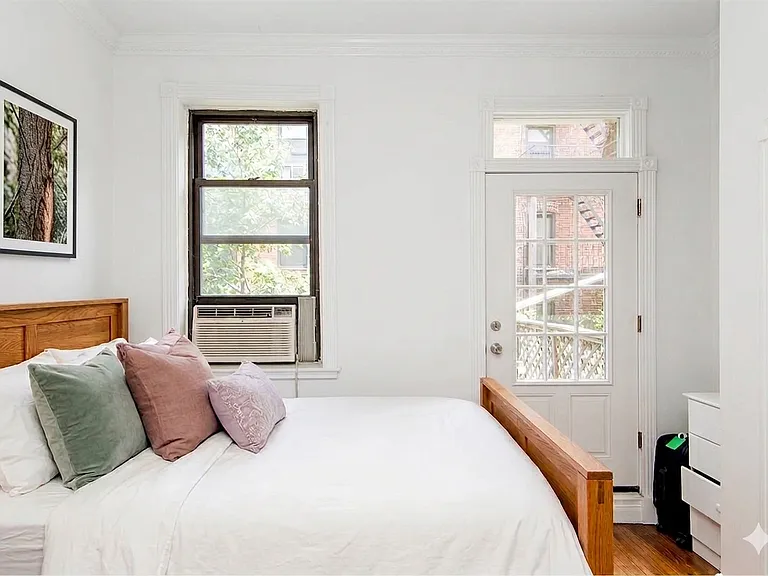 344 E 55th St #1C — Photo 4