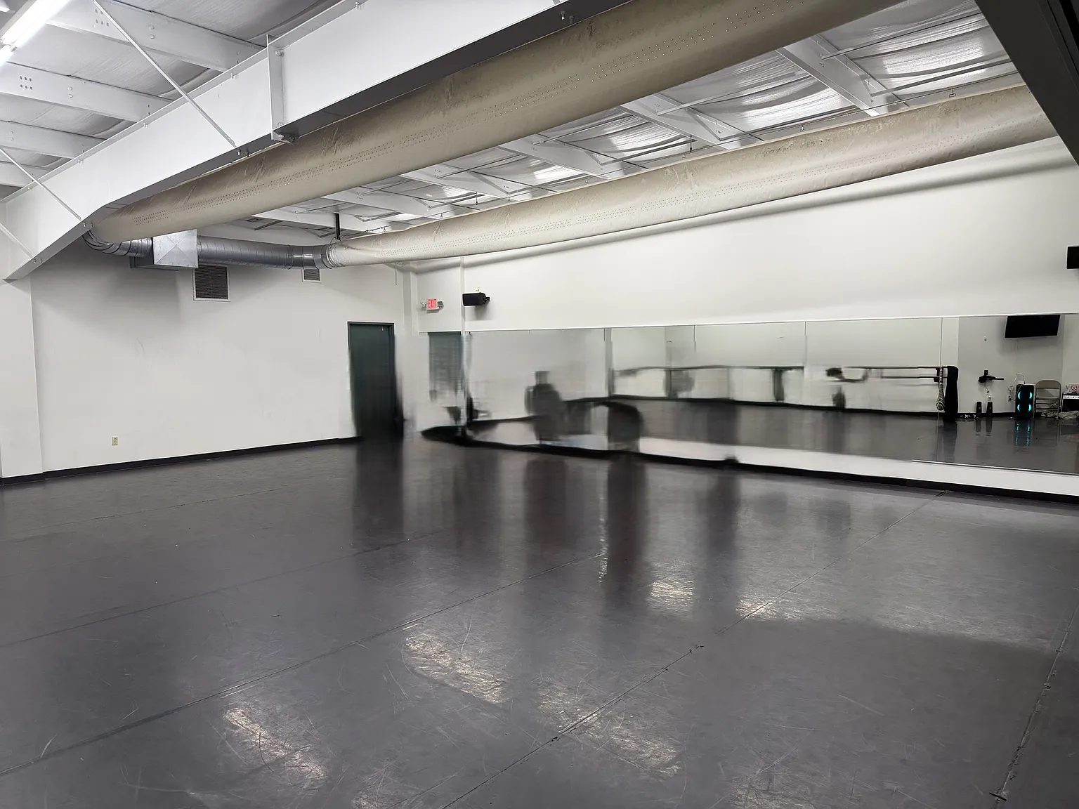 1 bed, 2000 sqft, $2,500 — Photo 3