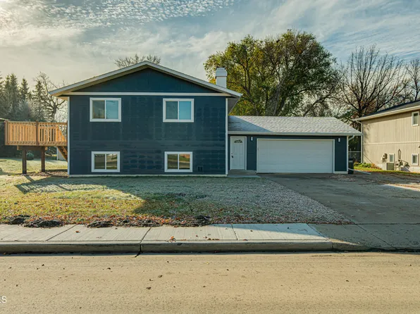 1707 4th St NE, Mandan, ND 58554