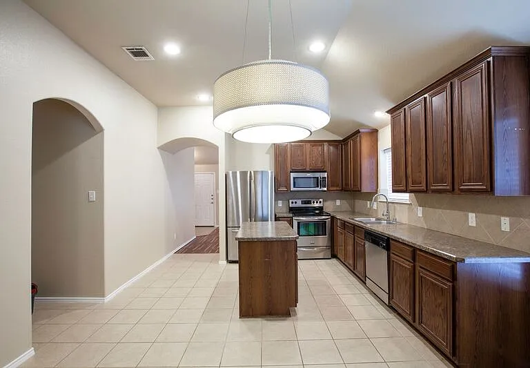 709 Alder Dr — Photo 10