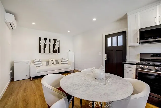 13504 Chandler Blvd — Photo 3