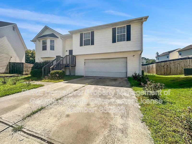 4 bed, 2.5 bath, 2042 sqft, $2,000 — Photo 2