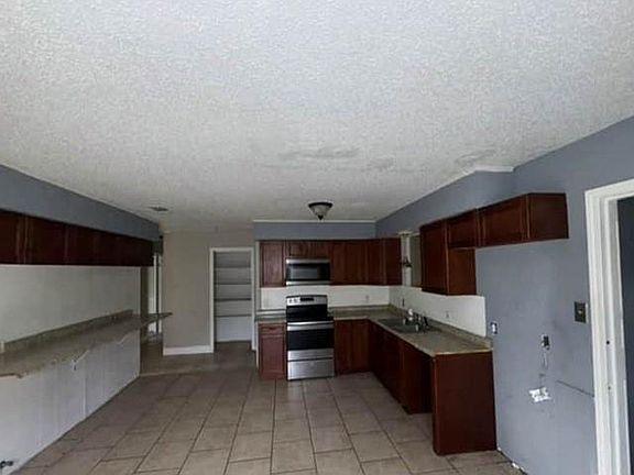 5th image of 306 Celeste Dr