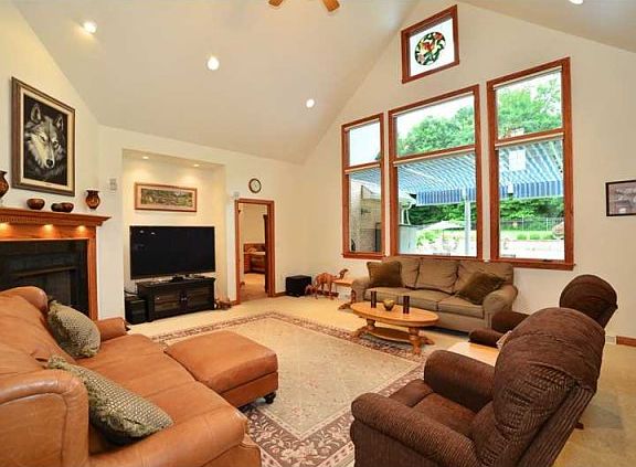 5th image of 9111 Lucia Ln