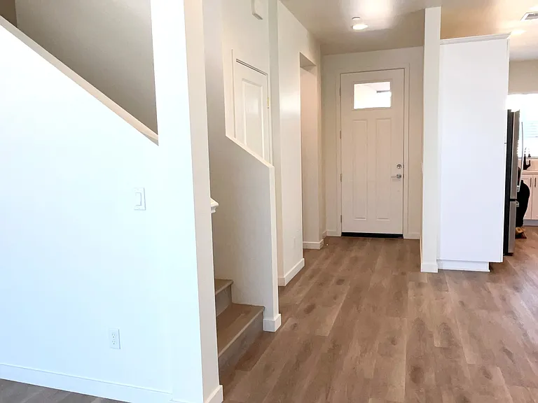 1715 Terrace Hill Dr — Photo 3