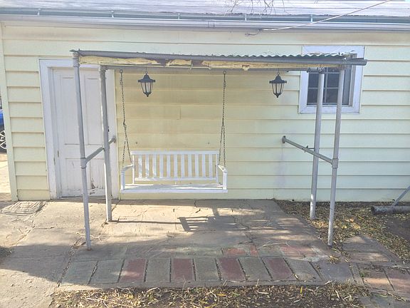 5th image of 1105 Lee St