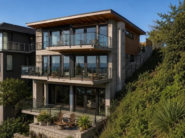 111 Graham Dr, Delta, BC V4M 2J4