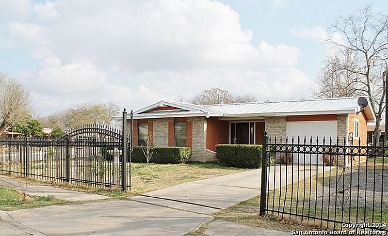 1st image of 3302 Aragon Dr