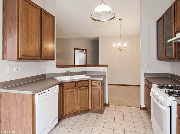 3rd image of 1719 Fieldstone Dr S