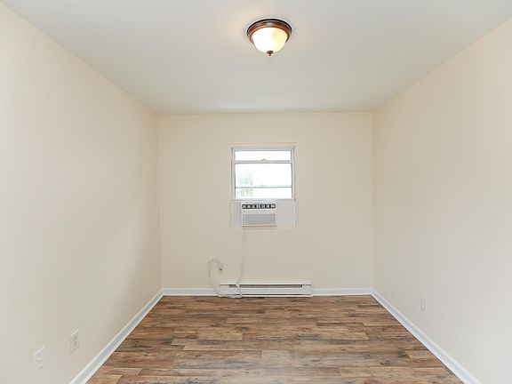 5th image of 339 Woodview Ave #A