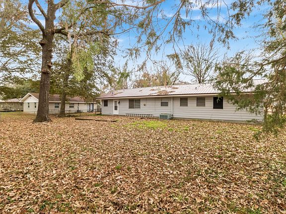 5th image of 355 Mary Ann Dr