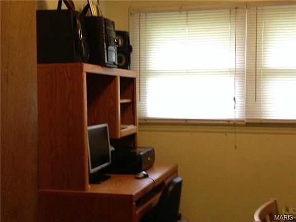 5th image of 800 Saint Edith Ln