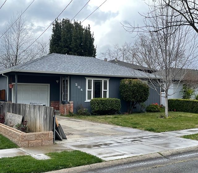 2nd image of 204 Duranta St