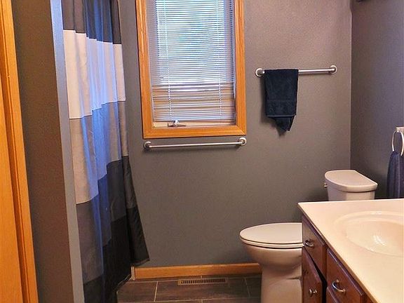 5th image of 105 Loraine Dr