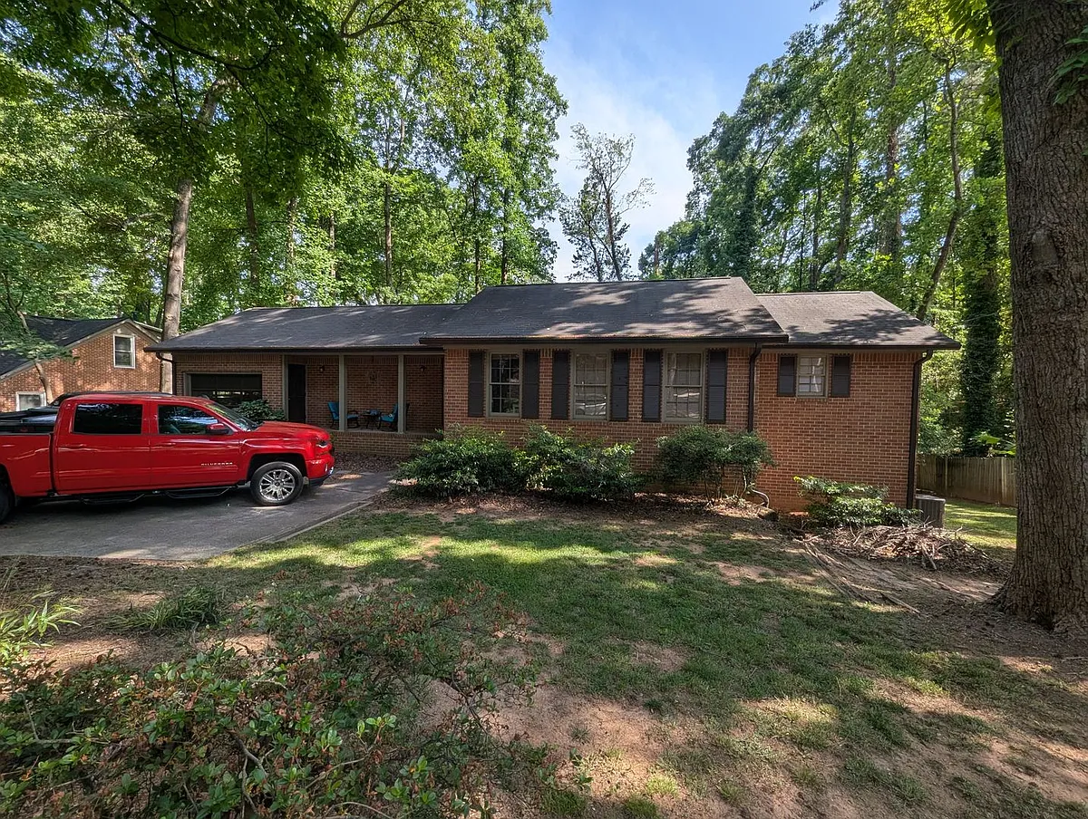 Building Photo - 110 Riverdale Dr