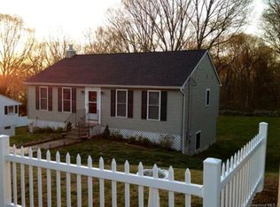 13 Phoenix Dr, Groton, CT 06340