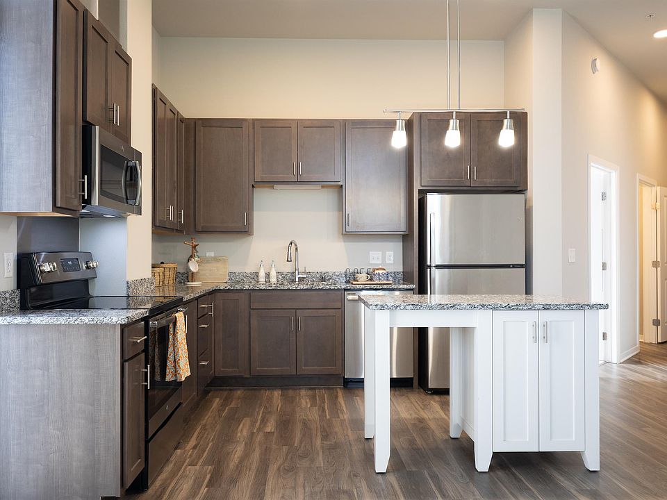1st image of 541 W 78th St APT 105