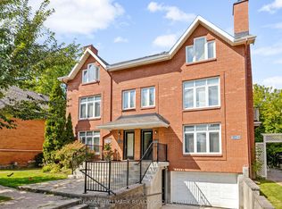 19 Montcalm St #2, Ottawa, ON K1S0A2