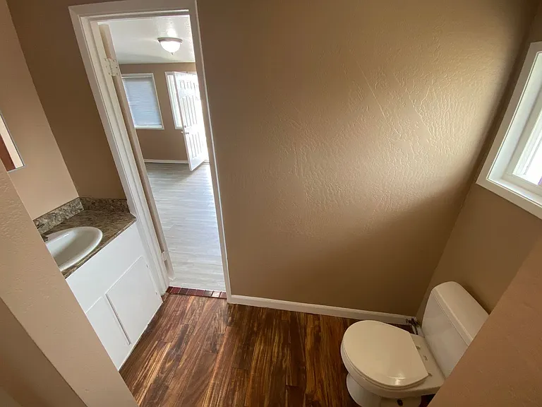 593 Venus Ave — Photo 10