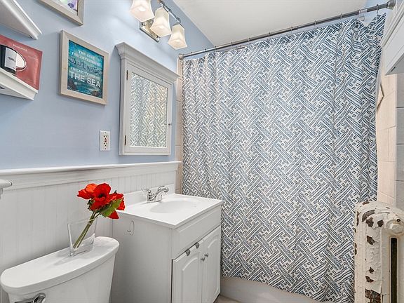 5th image of 74 Bradfield Ave