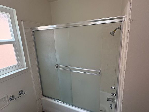 5th image of 315 W Kaweah Ave