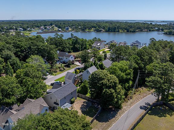 5th image of 211 Derby Downs Drive