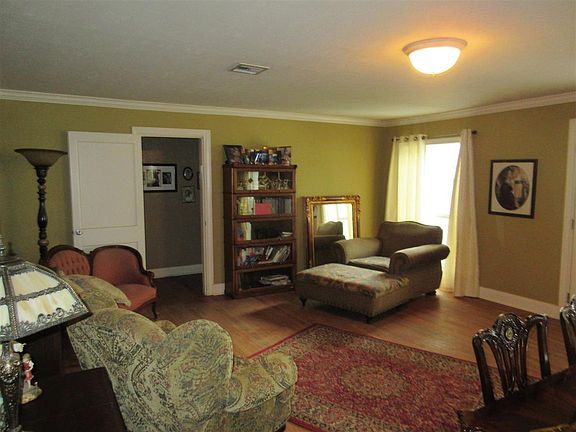 3rd image of 2220 Central Dr