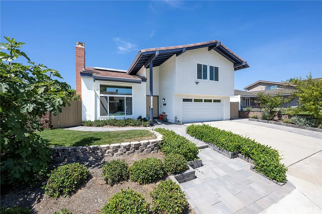 4 bed, 3.5 bath, 2614 sqft, $5,650 — Photo 1